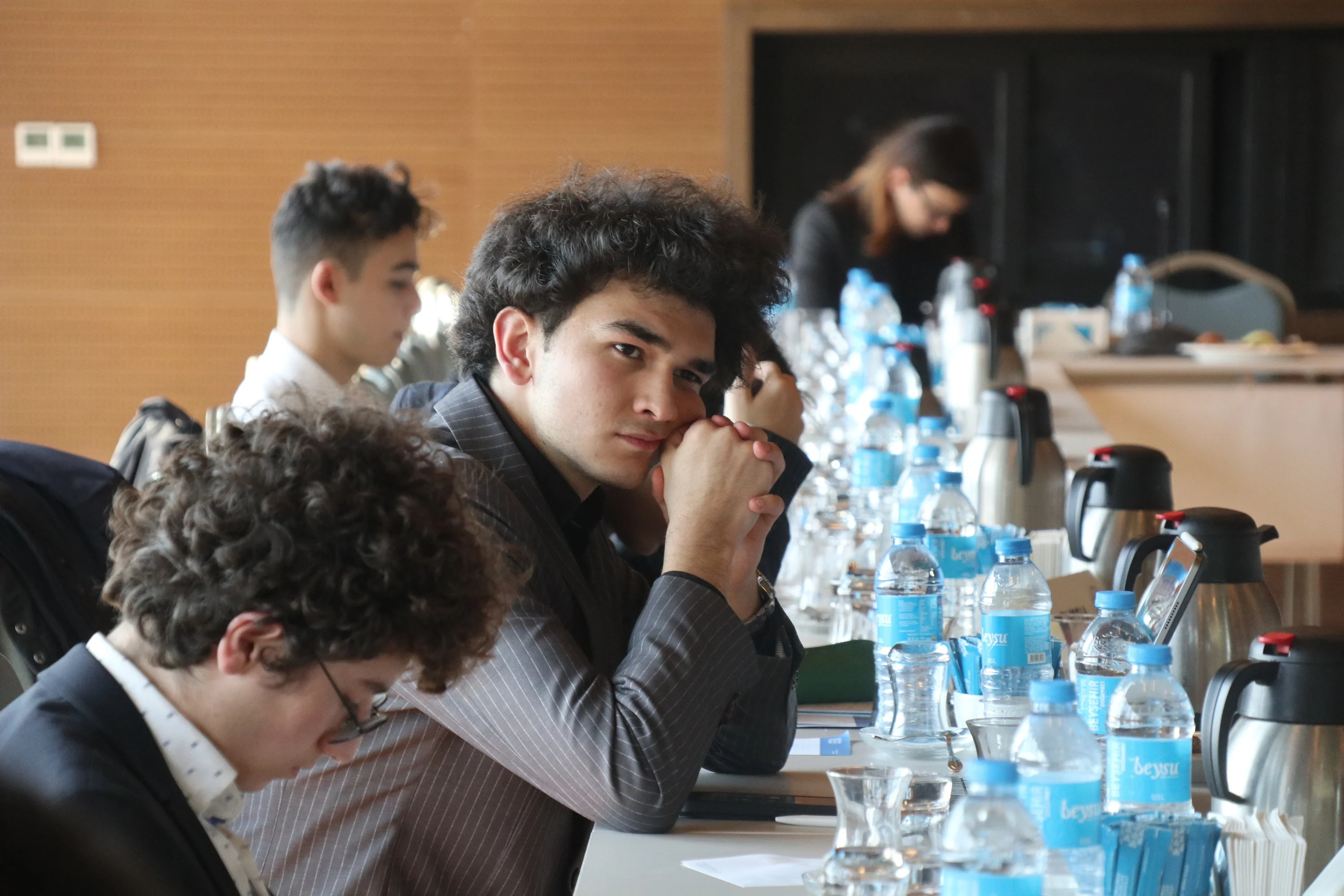  Konmun Secretary General Can Ahmet Kılıç Mock Debate etkinliğinde.